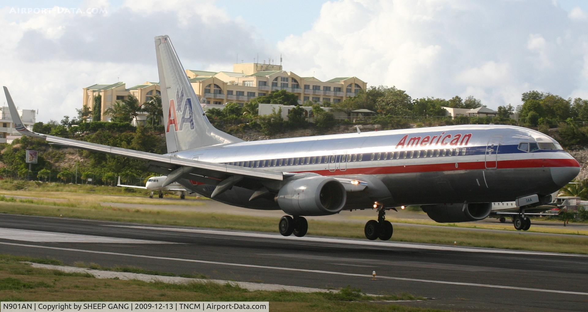 N901AN, 1999 Boeing 737-823 C/N 29503, American landing