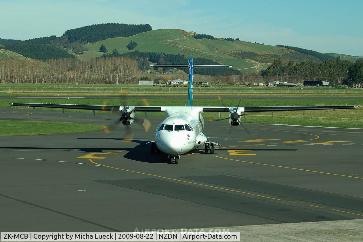 ZK-MCB, 1999 ATR 72-212A C/N 598, At Dunedin