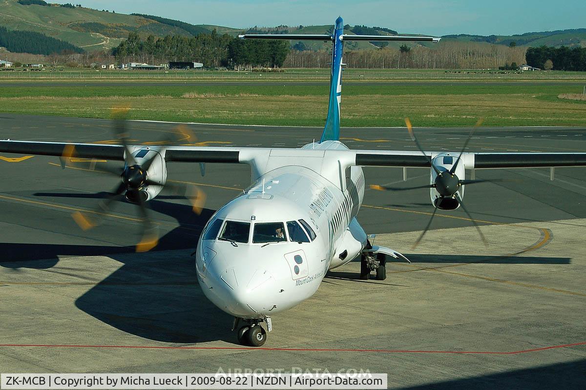ZK-MCB, 1999 ATR 72-212A C/N 598, At Dunedin