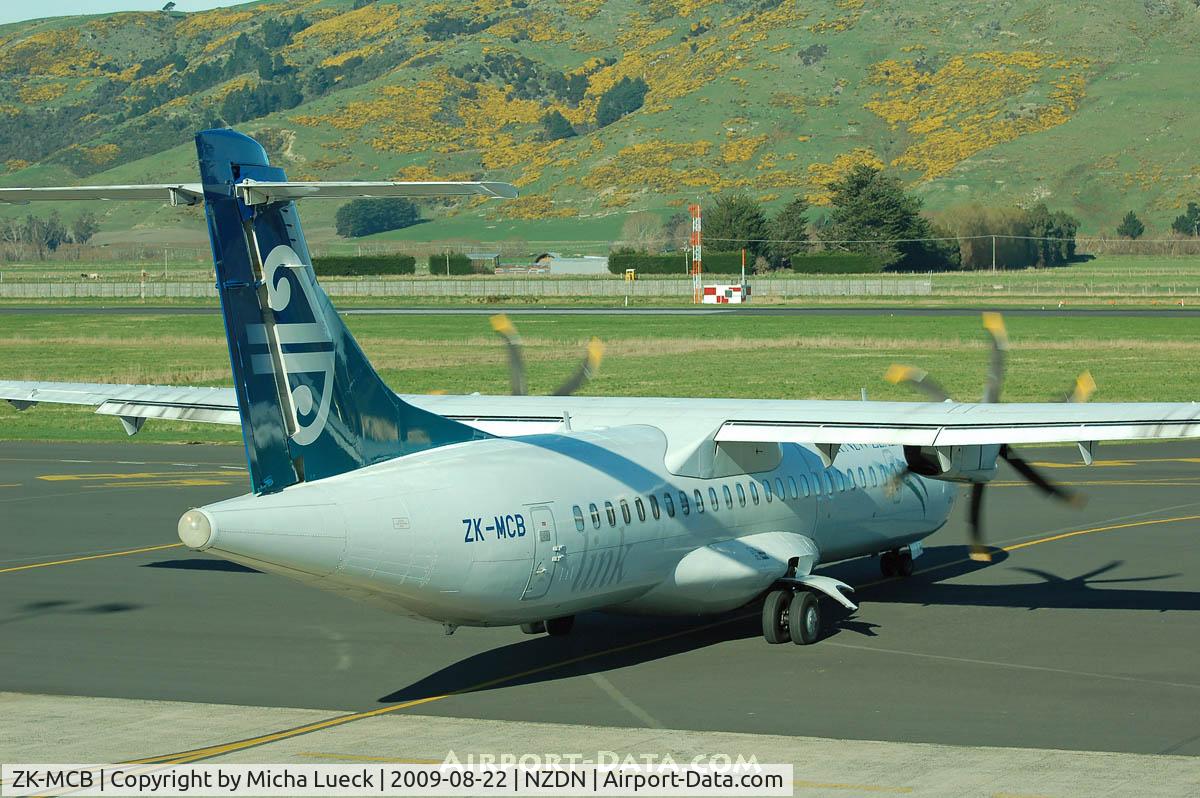 ZK-MCB, 1999 ATR 72-212A C/N 598, At Dunedin