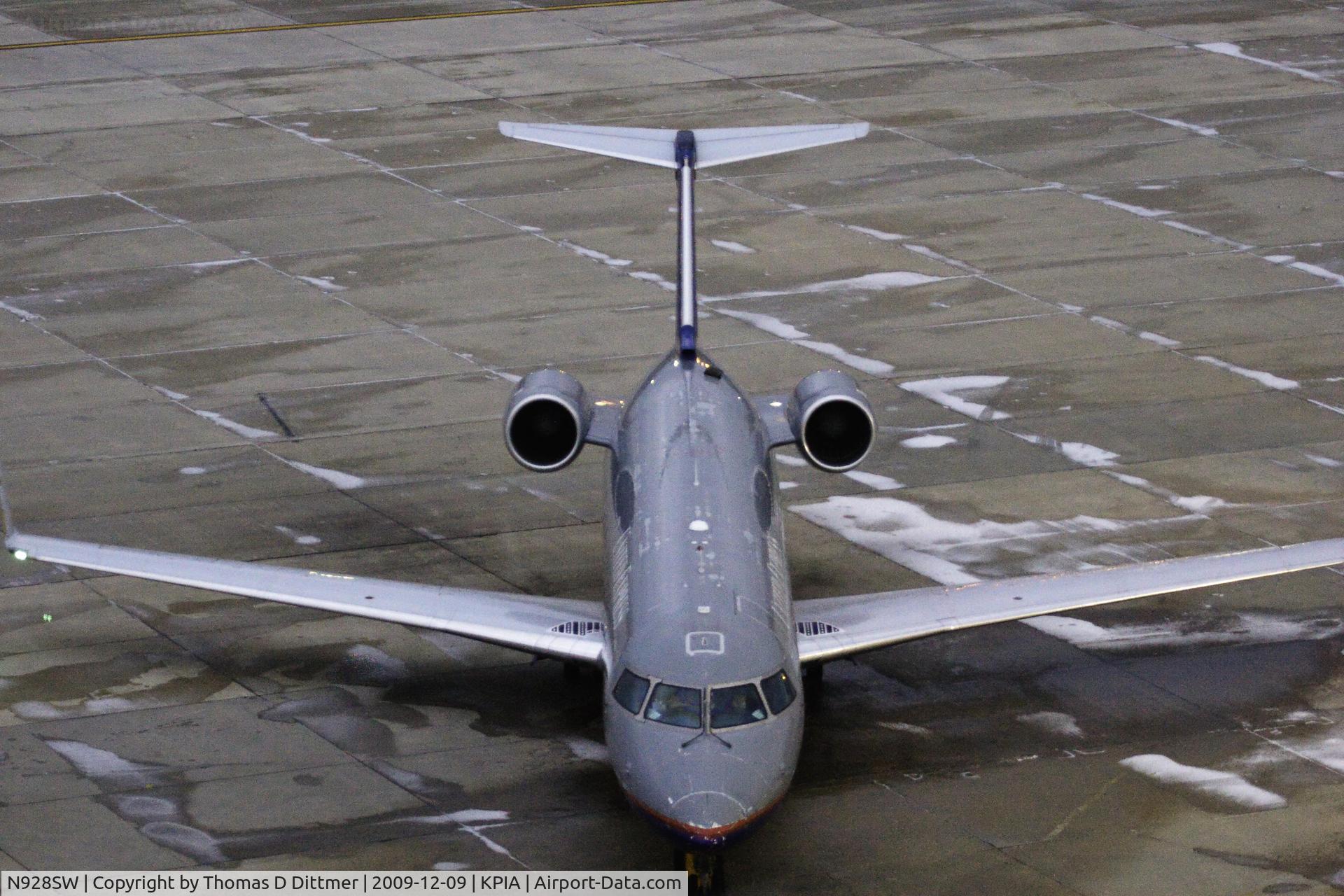 N928SW, 2002 Bombardier CRJ-200LR (CL-600-2B19) C/N 7701, United Express (N928SW) waits for additional de-icing