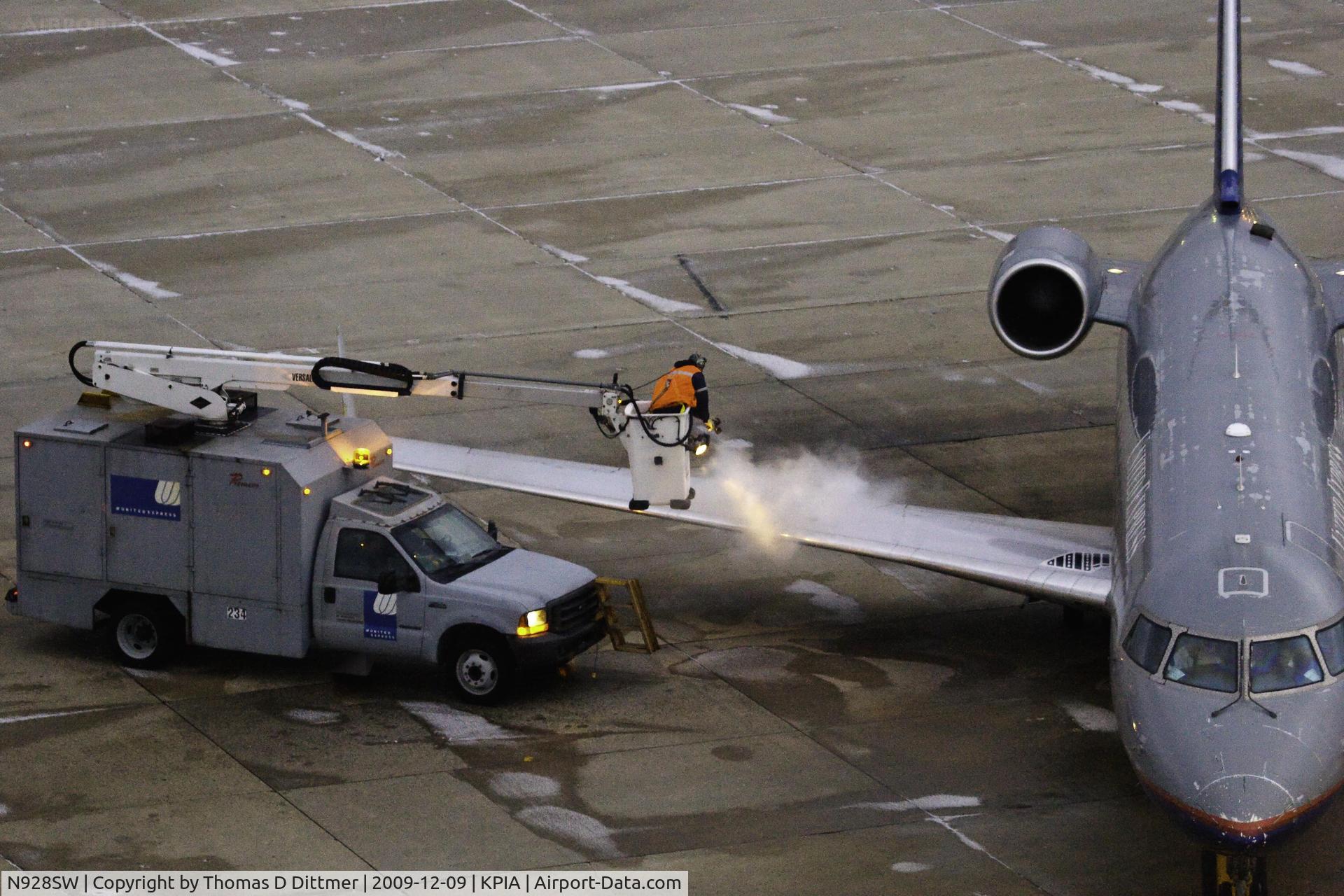 N928SW, 2002 Bombardier CRJ-200LR (CL-600-2B19) C/N 7701, United Express (N928SW) is nearly finished with de-icing