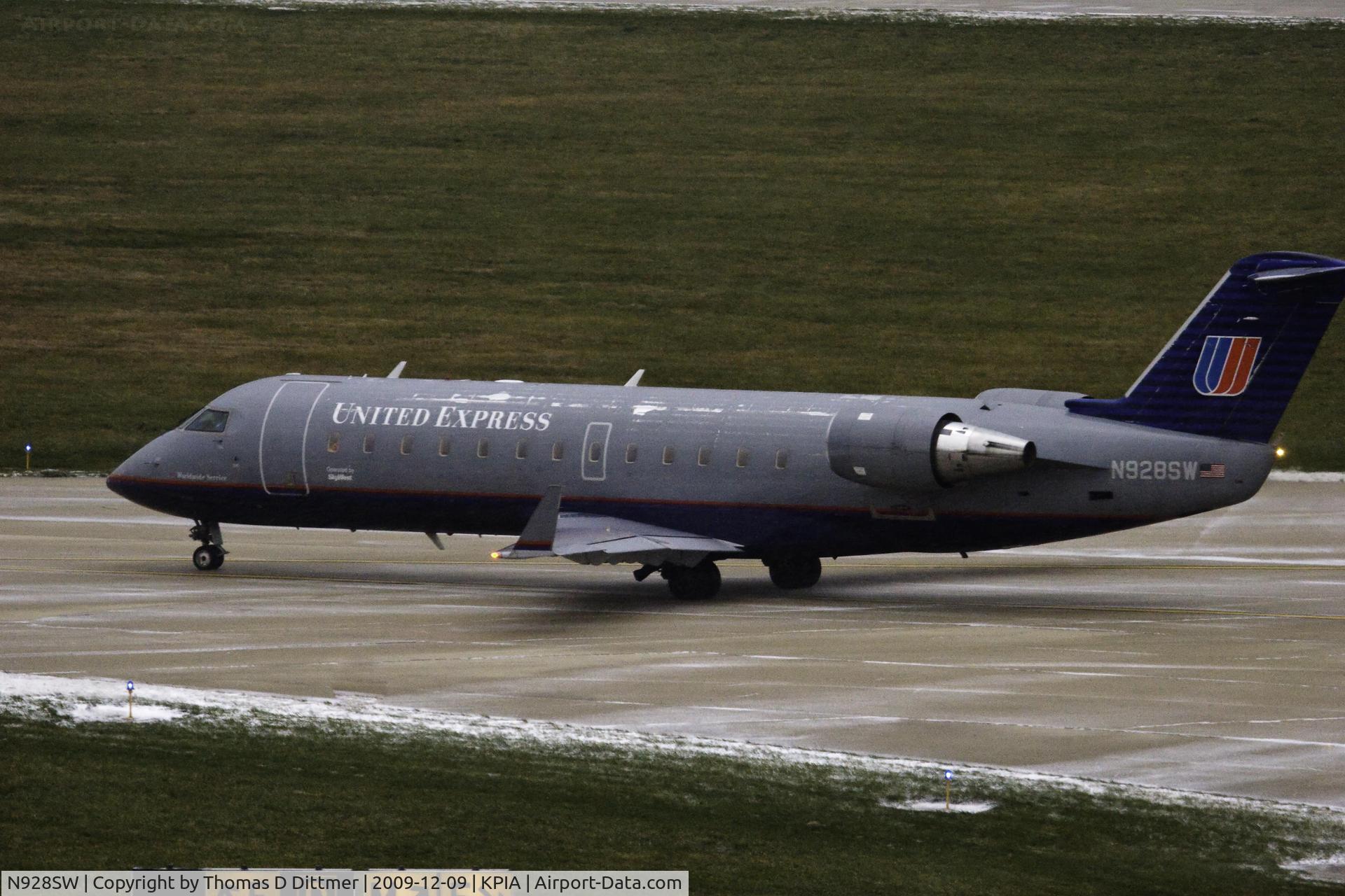 N928SW, 2002 Bombardier CRJ-200LR (CL-600-2B19) C/N 7701, United Express (N928SW) taxies to the runway for departure