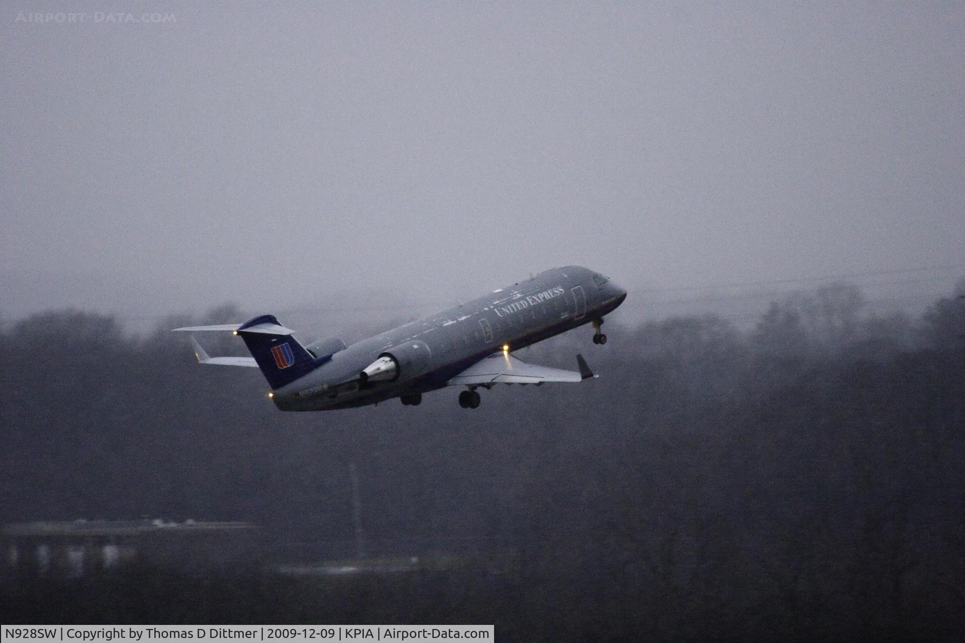 N928SW, 2002 Bombardier CRJ-200LR (CL-600-2B19) C/N 7701, United Express (N928SW) airborne