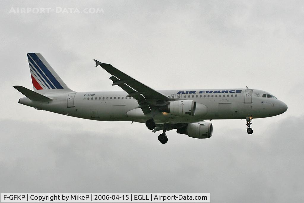 F-GFKP, 1990 Airbus A320-211 C/N 0133, Short final for Runway 09L at Heathrow.