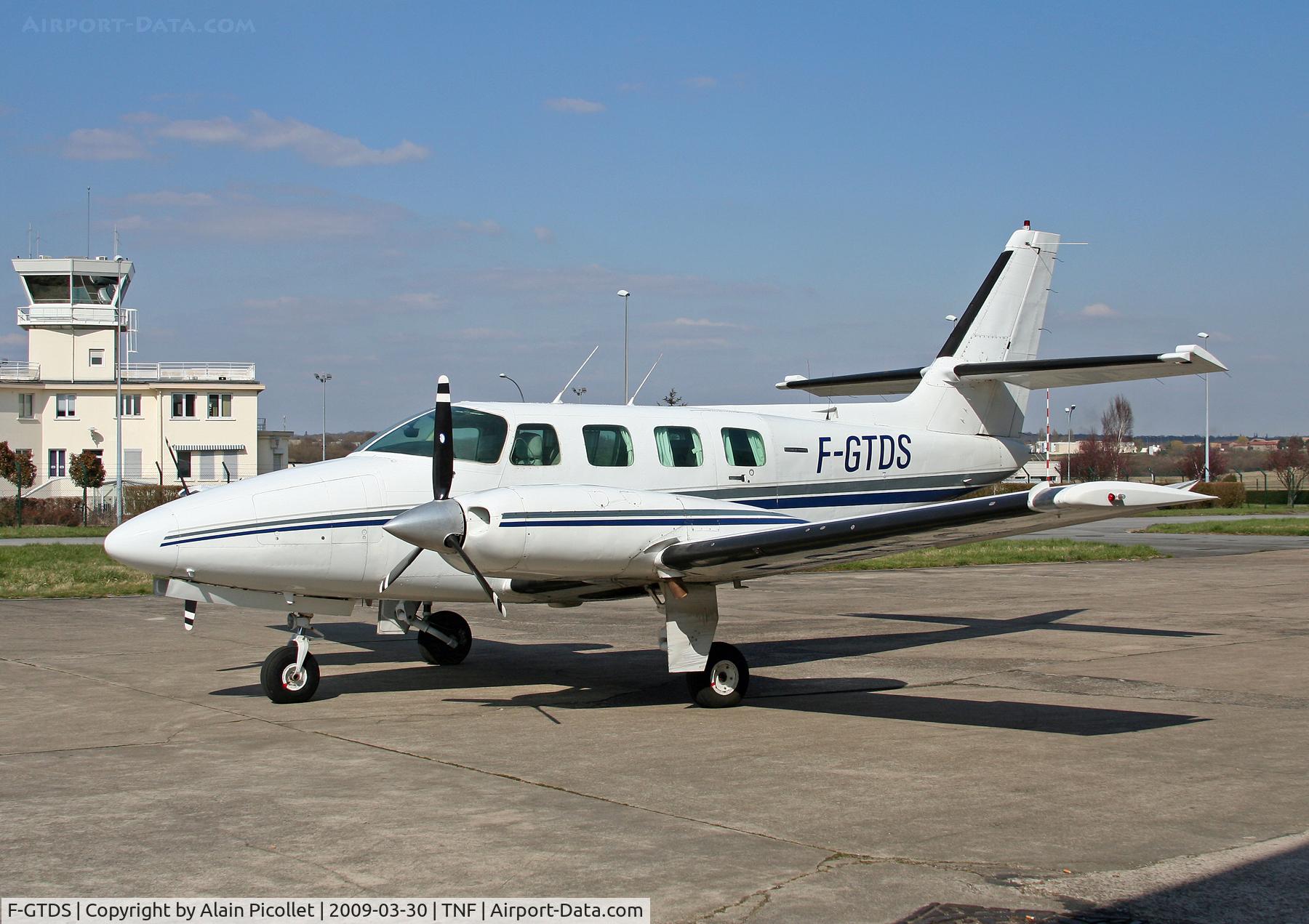 F-GTDS, Cessna T303 Crusader C/N T303-00025, static