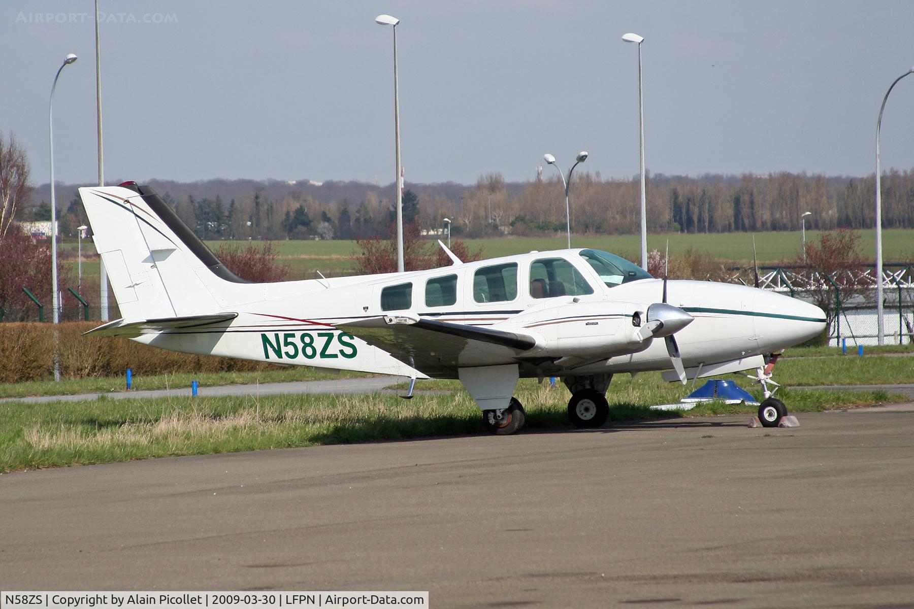 N58ZS, Beech 58 Baron C/N TH-944, static