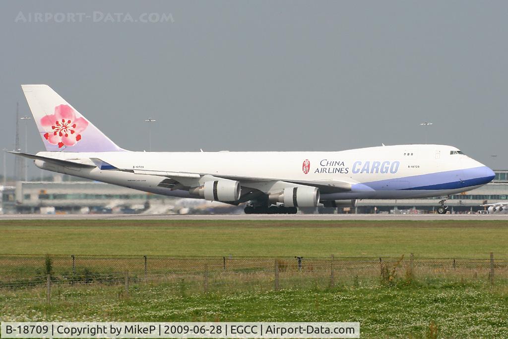 B-18709, 2002 Boeing 747-409F/SCD C/N 30766, Braking on arrival on 05L at Manchester.