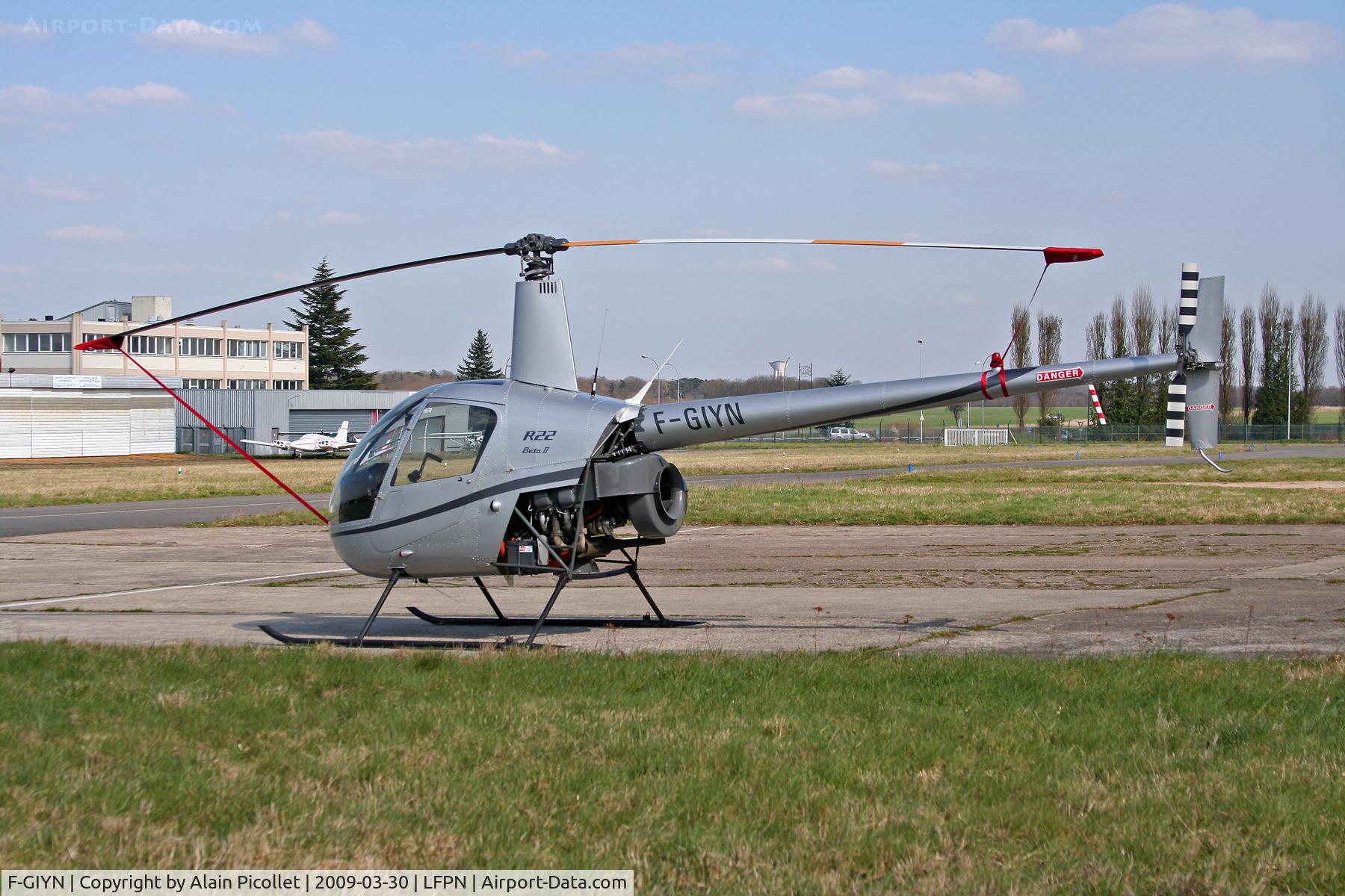 F-GIYN, Robinson R22 Beta C/N 2925, 3/4 rear view