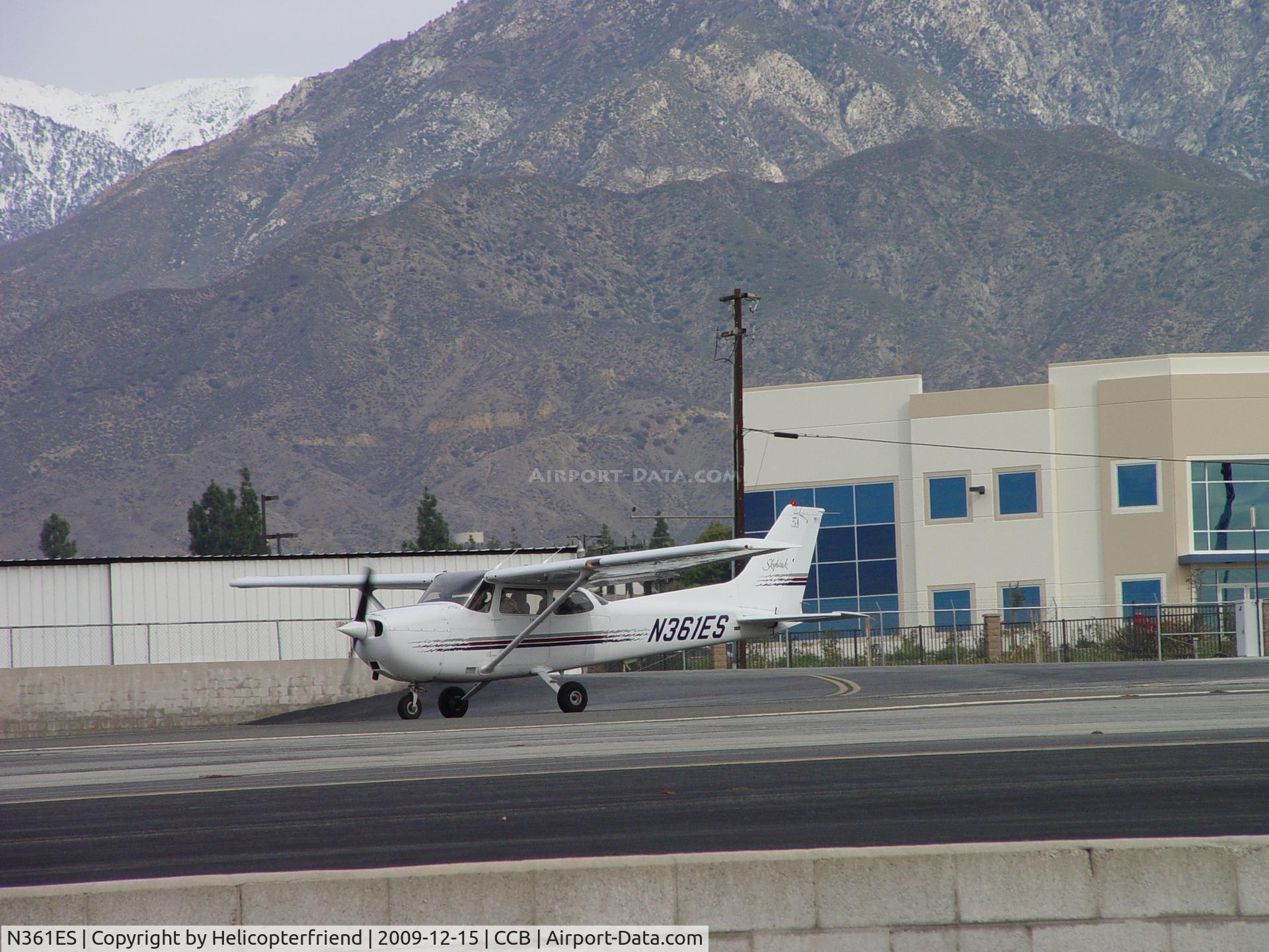 N361ES, 1997 Cessna 172R C/N 17280011, Starting take off role westbound on runway 24