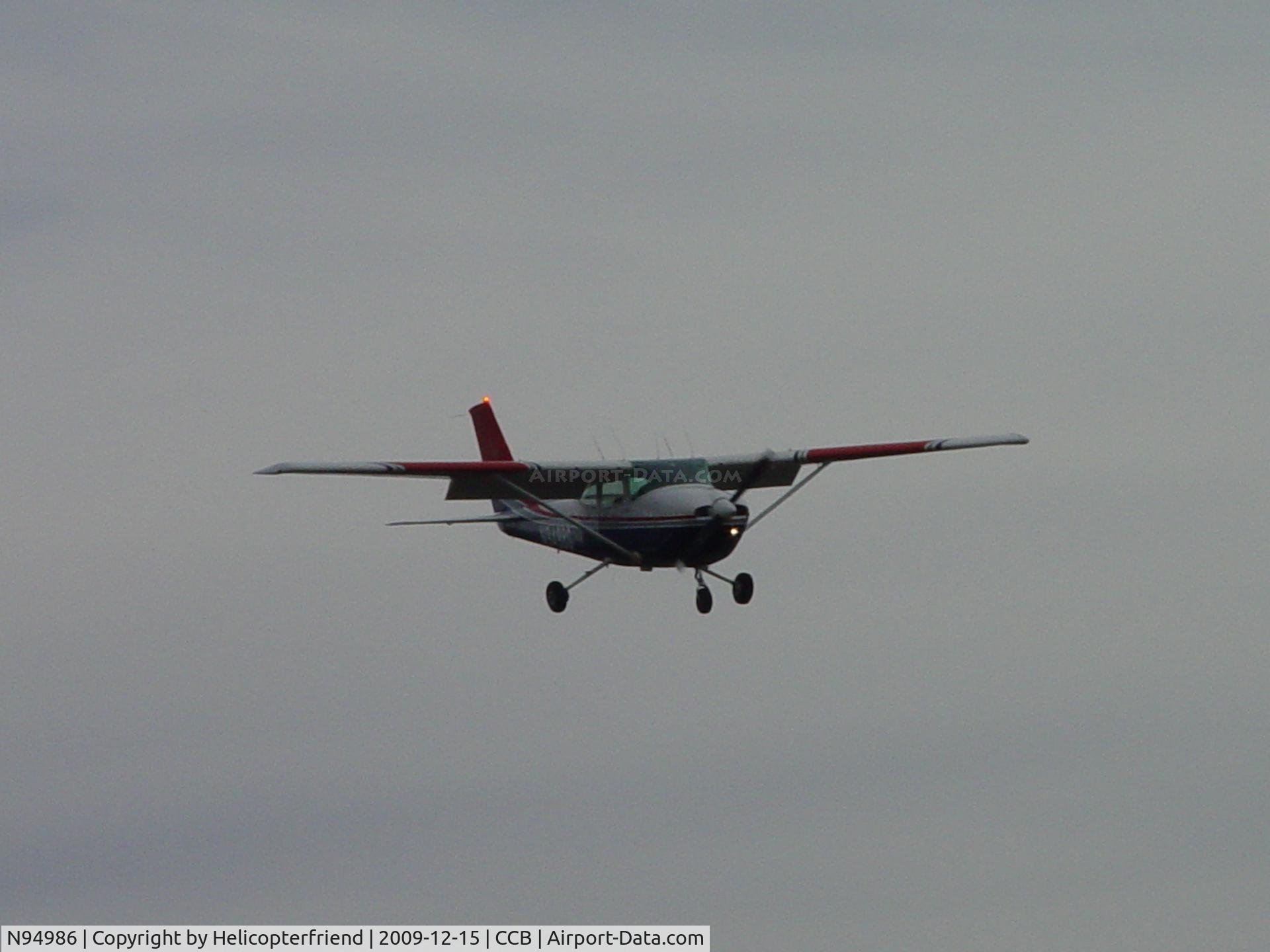 N94986, 1978 Cessna 182Q Skylane C/N 18266552, On final to runway 24 on overcast day