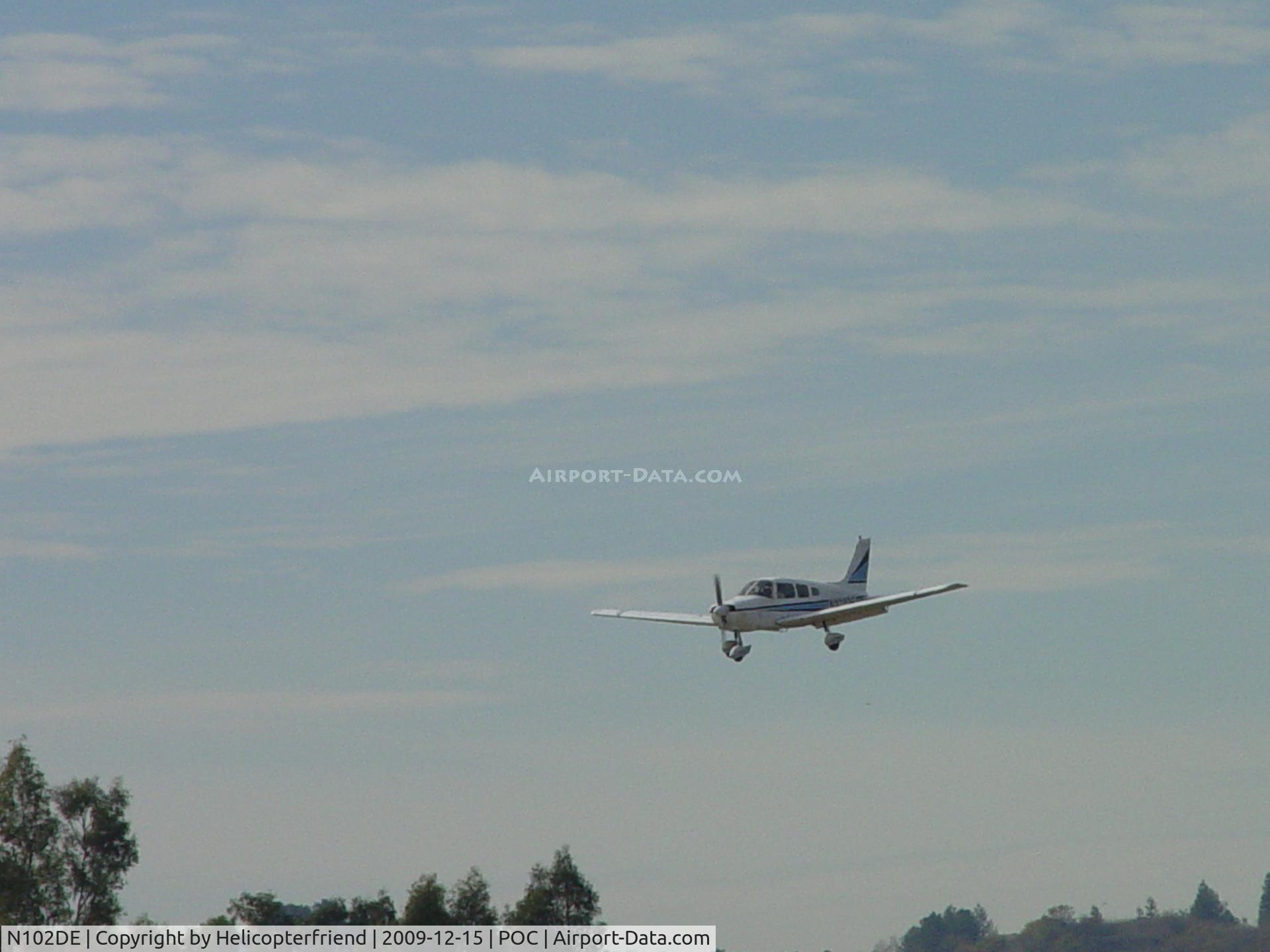 N102DE, 1976 Piper PA-28-151 C/N 28-7615418, On final to runway 8R
