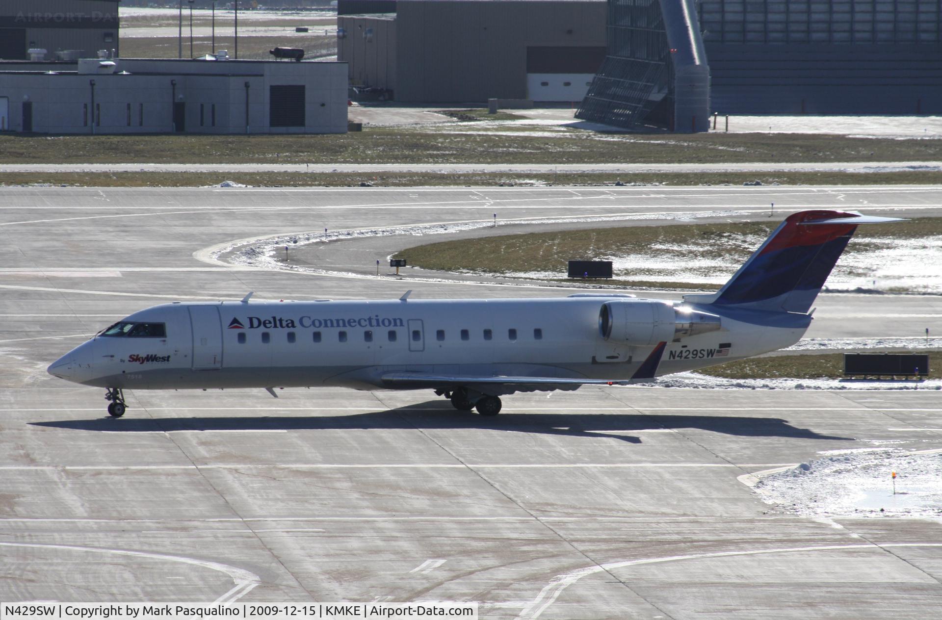 N429SW, 2001 Bombardier CRJ-200LR (CL-600-2B19) C/N 7518, CL-600-2B19