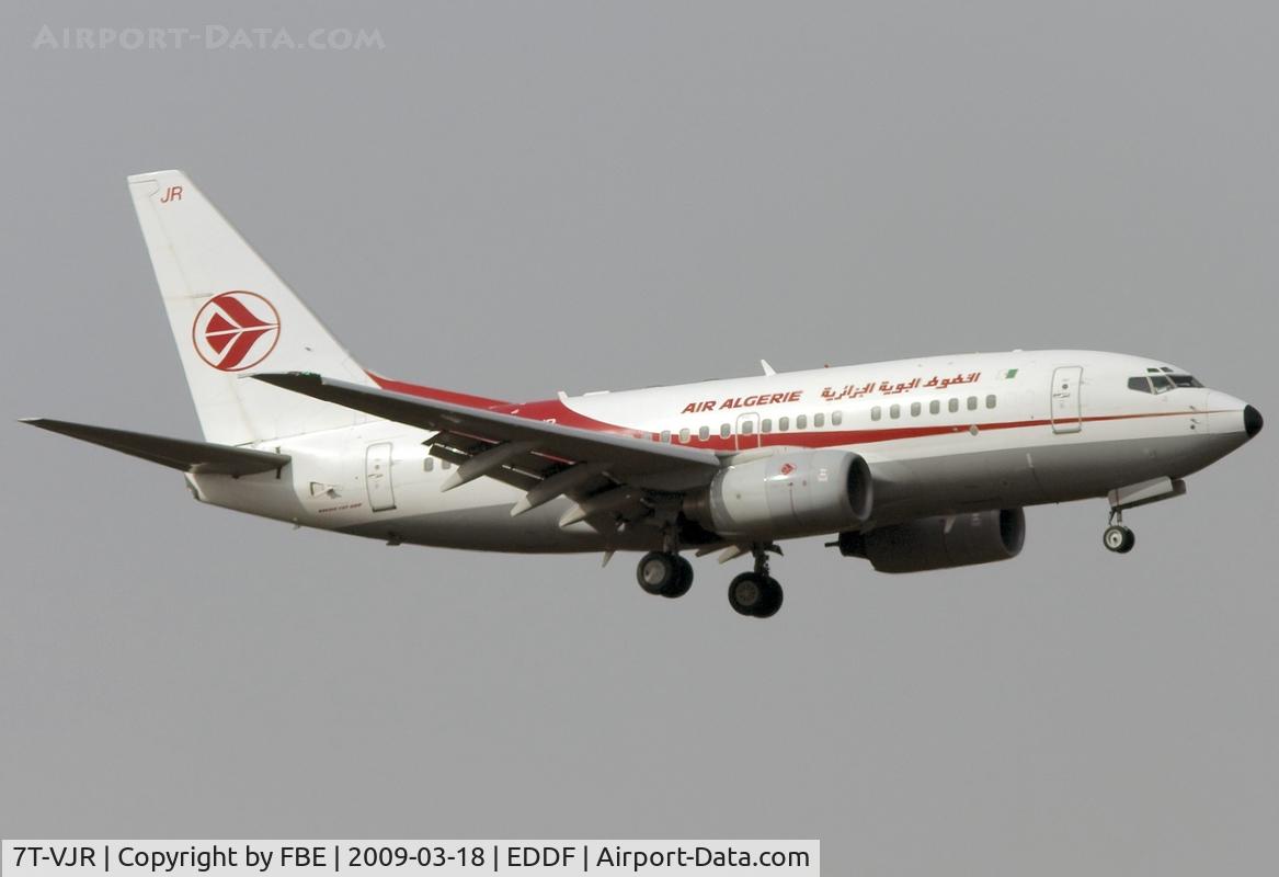 7T-VJR, 2002 Boeing 737-6D6 C/N 30545, short final RW07R