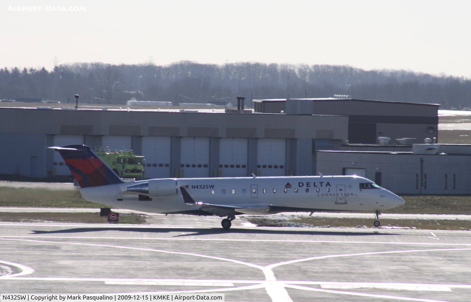 N432SW, 2001 Bombardier CRJ-200LR (CL-600-2B19) C/N 7548, CL-600-2B19