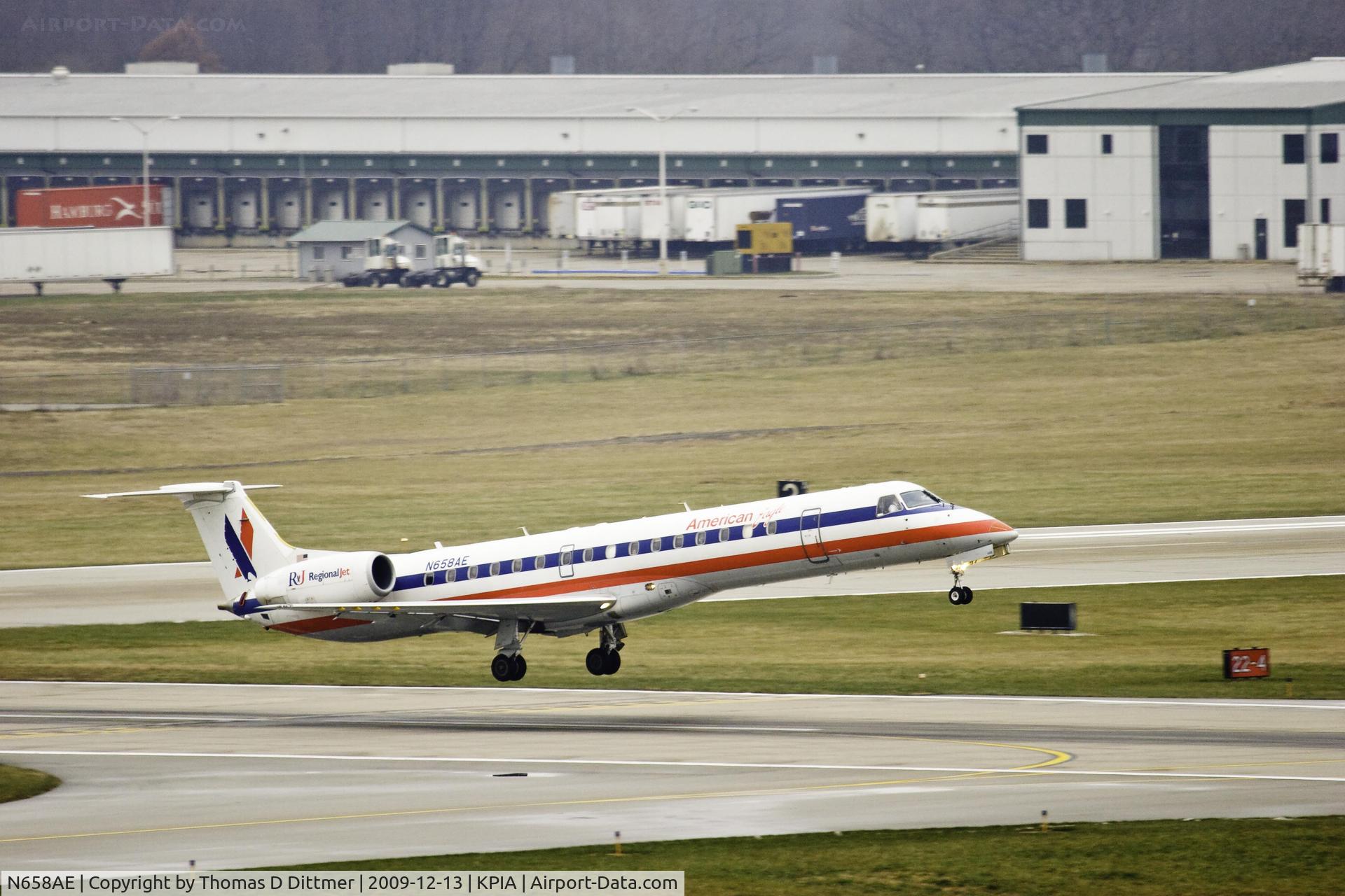 N658AE, 2003 Embraer ERJ-145LR (EMB-145LR) C/N 145760, American Eagle (N658AE) about to touchdown