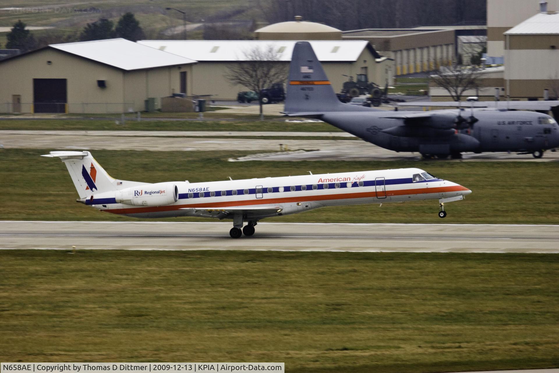 N658AE, 2003 Embraer ERJ-145LR (EMB-145LR) C/N 145760, American Eagle (N658AE) touches down