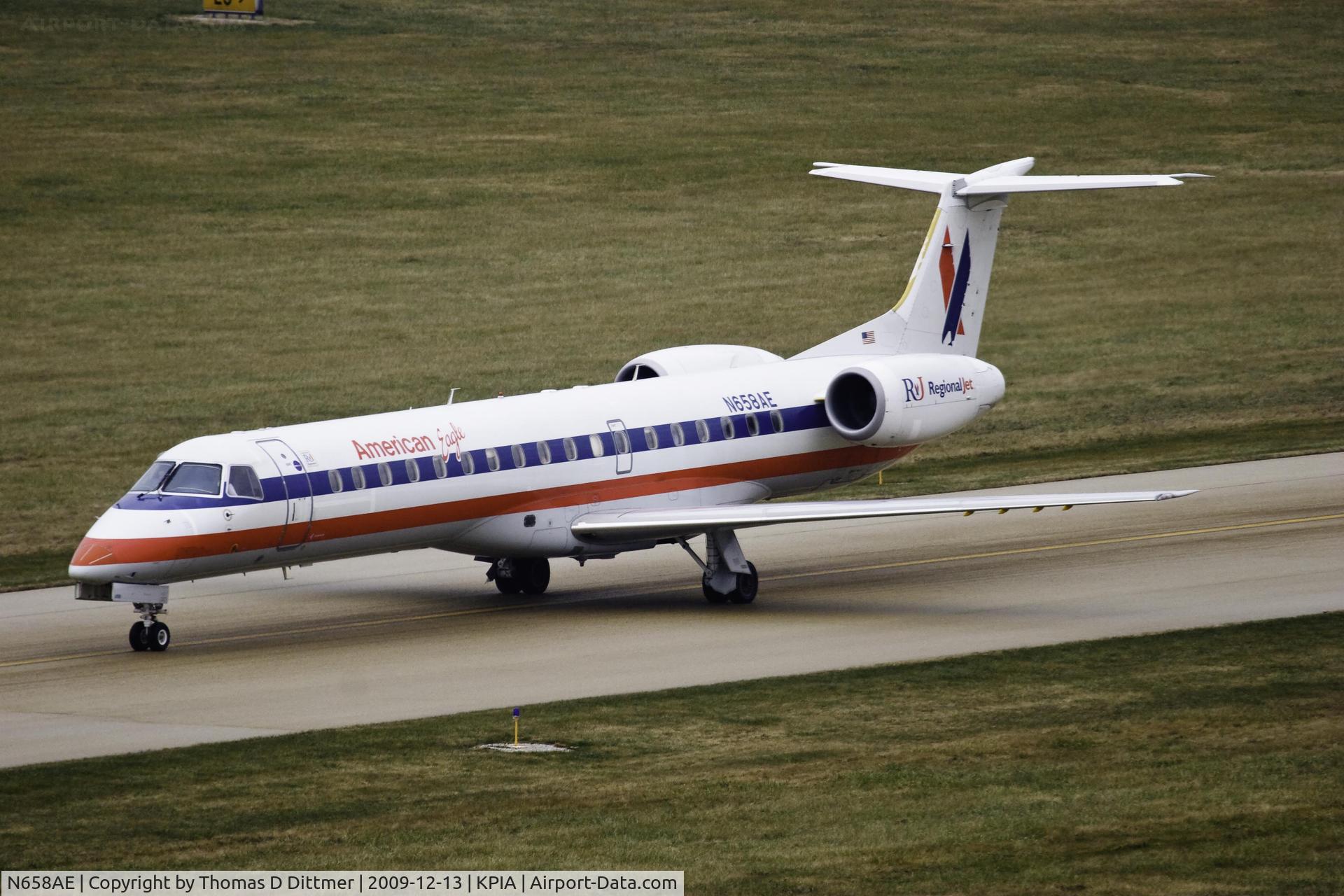 N658AE, 2003 Embraer ERJ-145LR (EMB-145LR) C/N 145760, American Eagle (N658AE) taxies off runway to the gate
