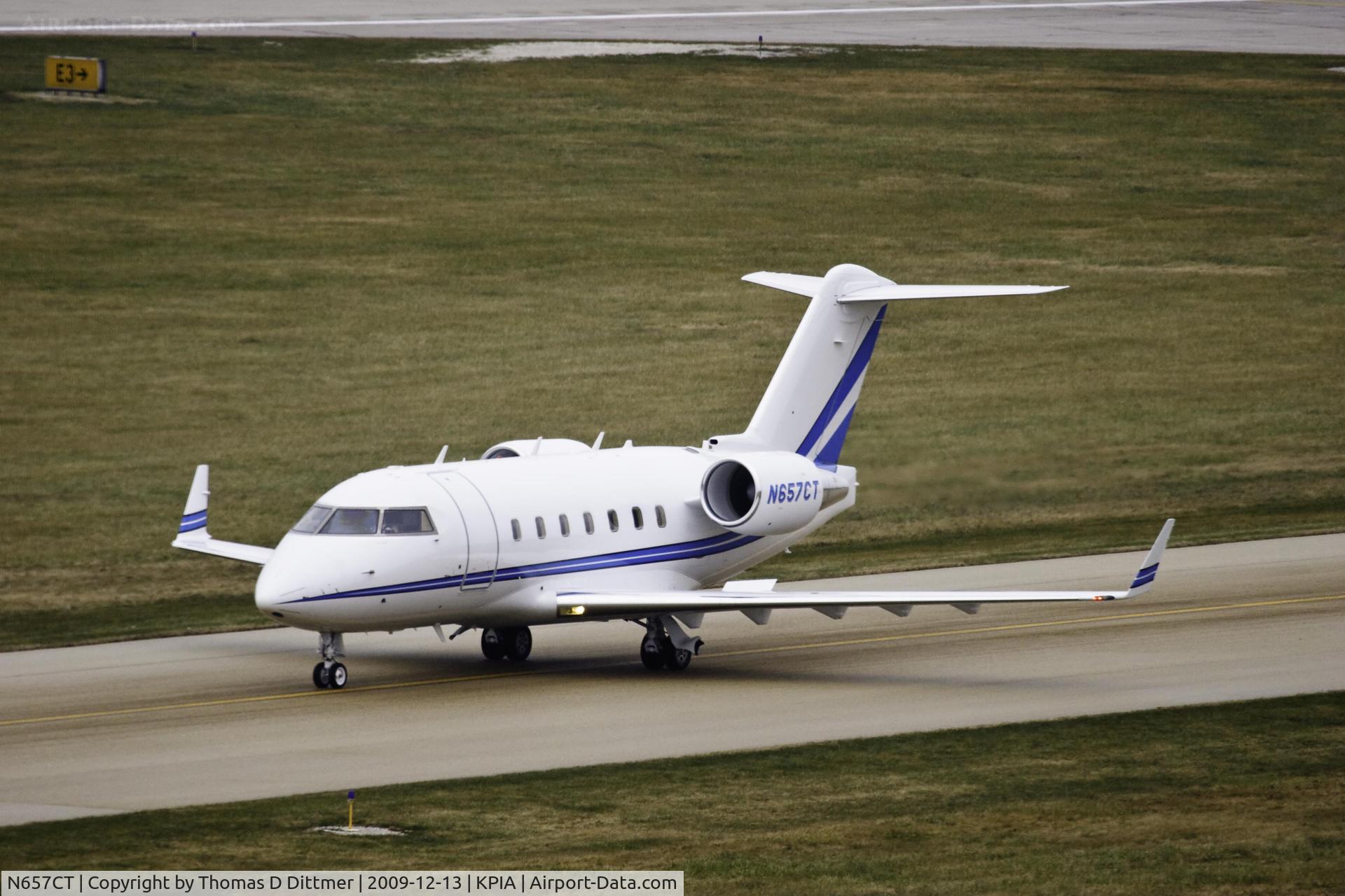 N657CT, 2006 Bombardier Challenger 604 (CL-600-2B16) C/N 5665, N657CT taxies on 