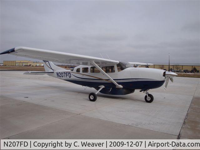 N207FD, 1982 Cessna 207A C/N 20700760, Moundridge, KS just before ferry to Africa