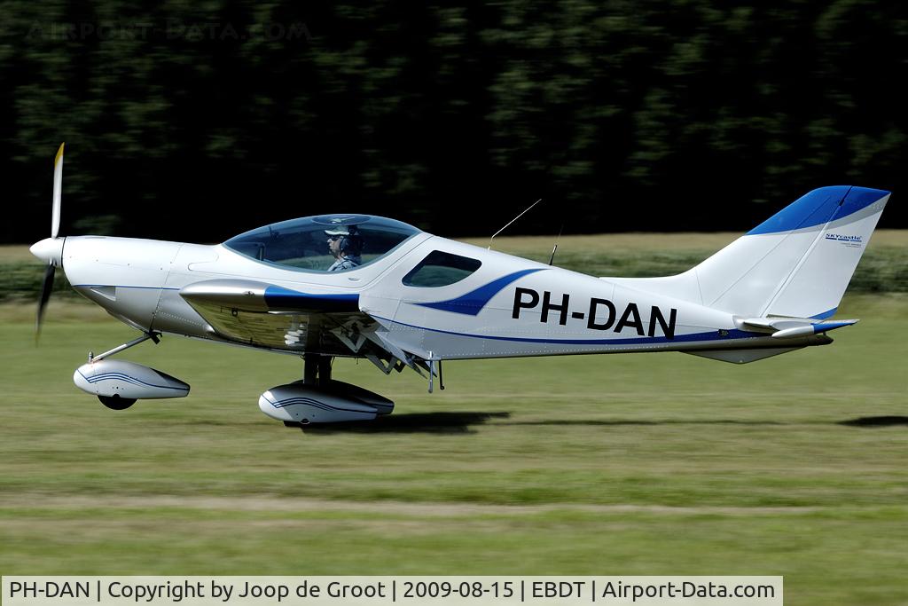 PH-DAN, 2008 CZAW SportCruiser C/N 08SC149, arrival at Diest for the old-timer fly-in.