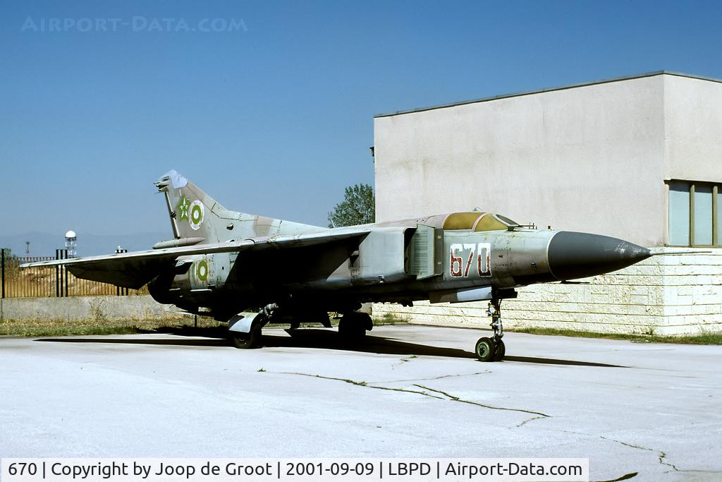 670, 1978 Mikoyan-Gurevich MiG-23MF C/N 11512/0390213670, Preserved in the Krumovo museum