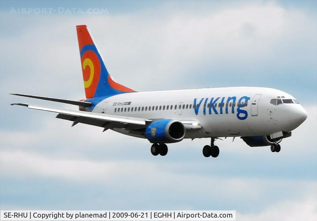 SE-RHU, 1997 Boeing 737-36N C/N 28560, Landing on 26, taken from the Flying Club