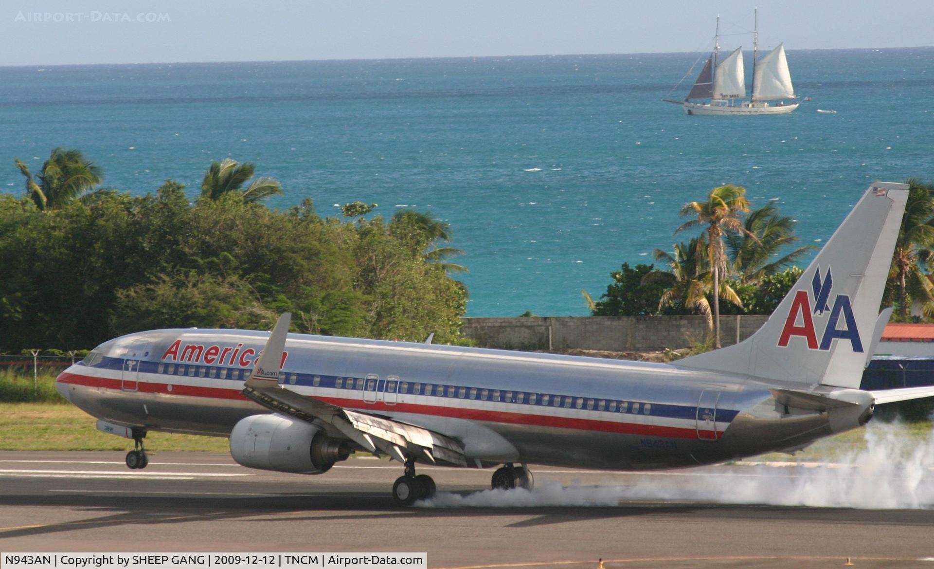 N943AN, 2000 Boeing 737-823 C/N 30599, American airlines landing RN10