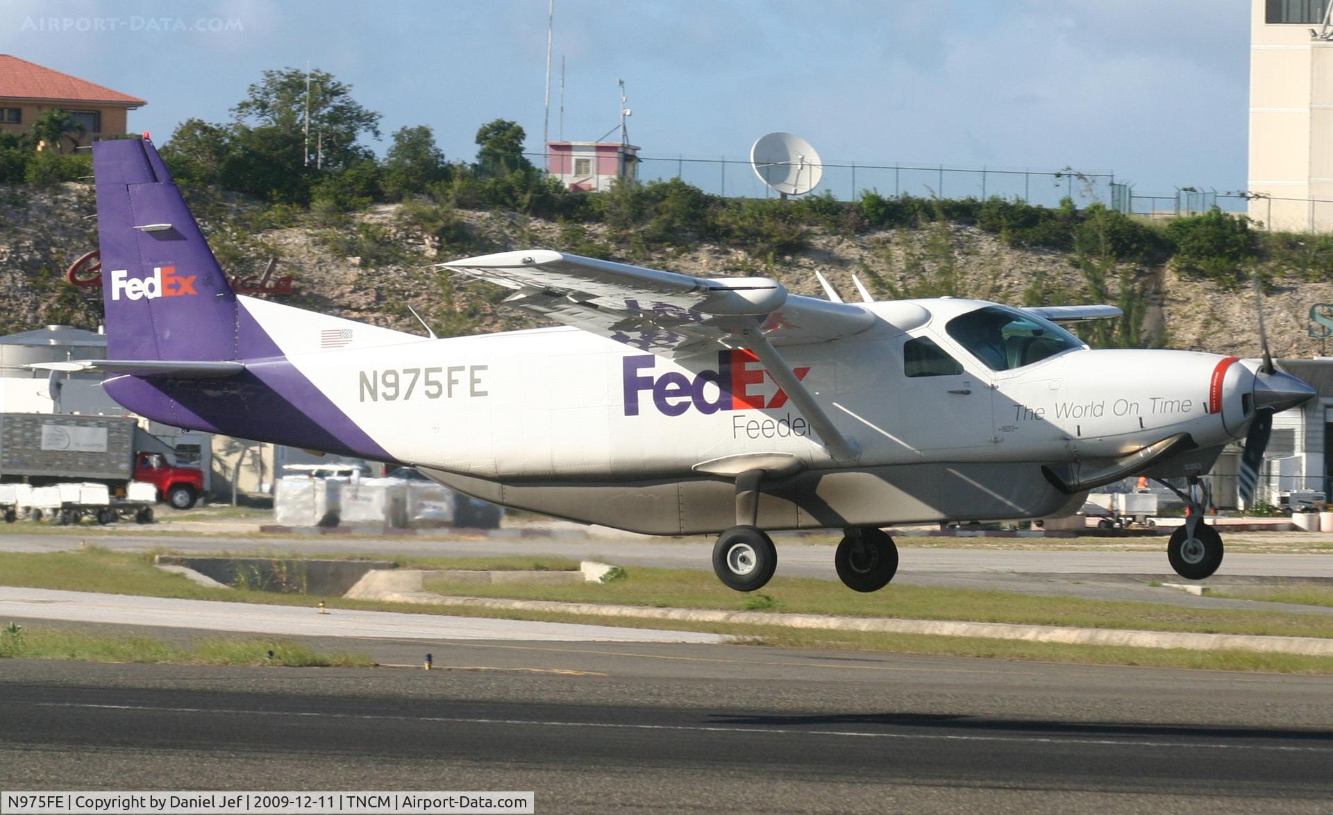 N975FE, 1988 Cessna 208B C/N 208B0101, Fedex caravan departing St Maarten