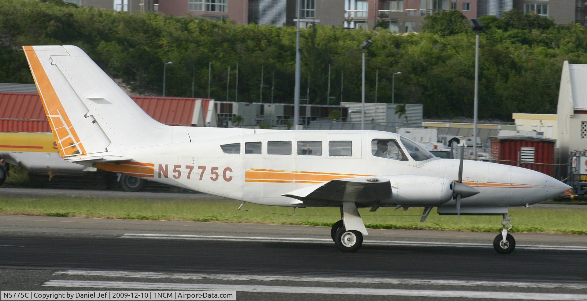 N5775C, 1979 Cessna 402C Businessliner C/N 402C0040, N5775C departing St Maarten