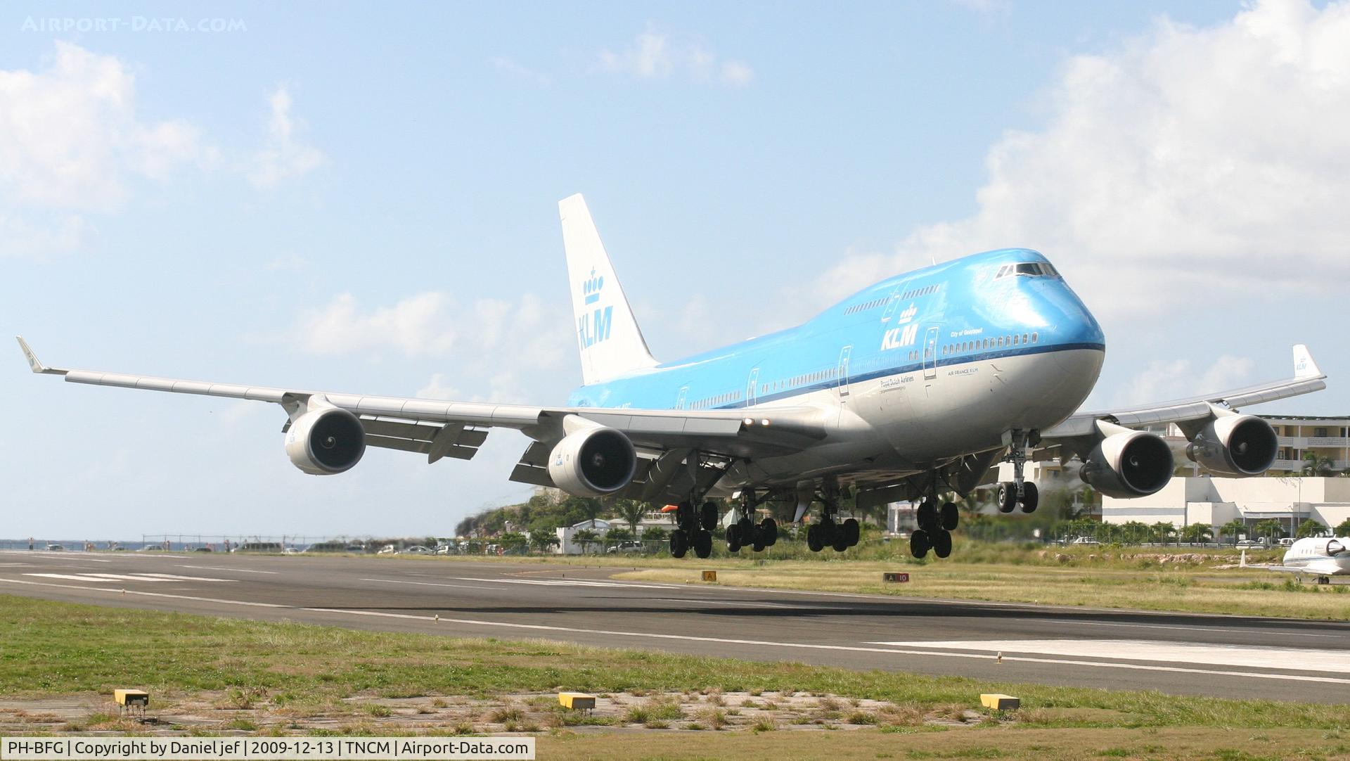 PH-BFG, 1990 Boeing 747-406 C/N 24517, KLM ph-bfg landing at St Maarten