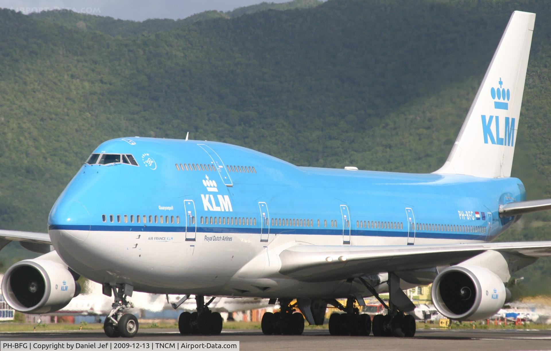 PH-BFG, 1990 Boeing 747-406 C/N 24517, KLM taxing back to the gates