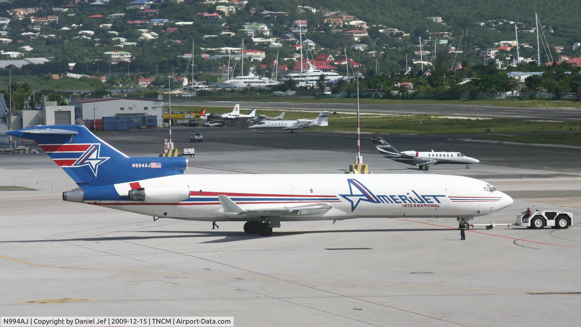 N994AJ, 1975 Boeing 727-233F C/N 20942, N994AJ being push back by ground crew