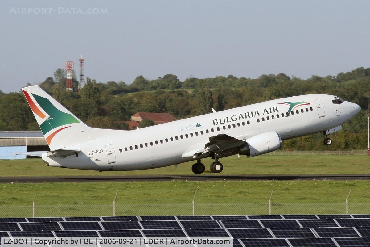 LZ-BOT, 1990 Boeing 737-322 C/N 24665, departing for another flight to Varna / Bulgaria