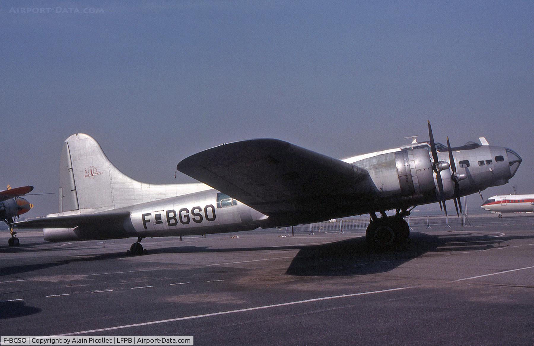 F-BGSO, 1944 Lockheed B-17G-85-VE Fortress C/N 8289, Shining in the winter sun