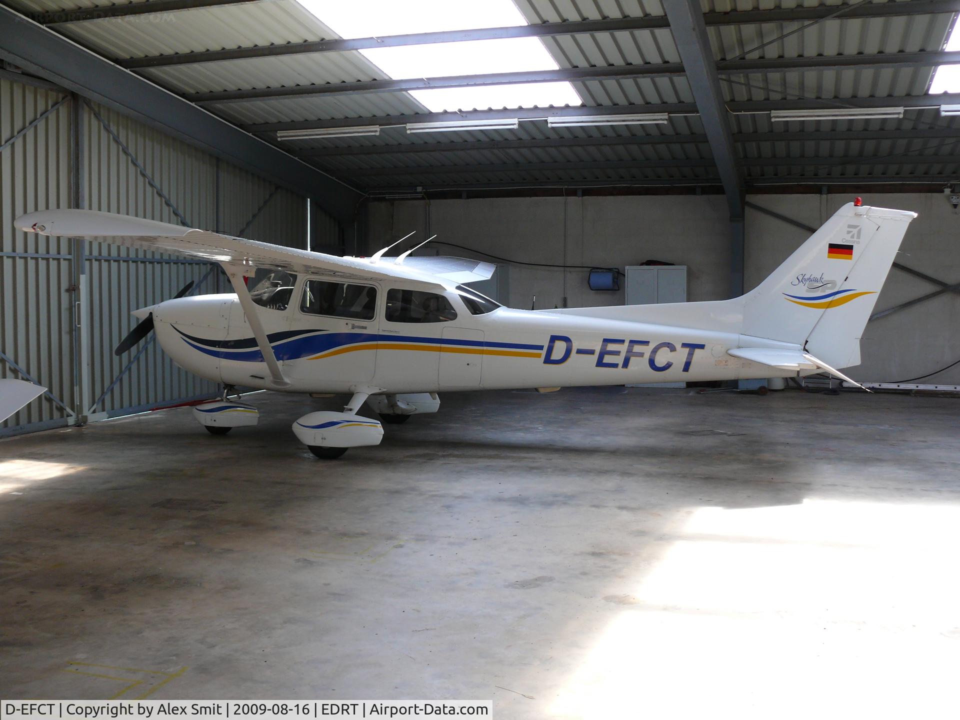 D-EFCT, 1999 Cessna 172S C/N 172S8186, Cessna C172S Skyhawk D-EFCT