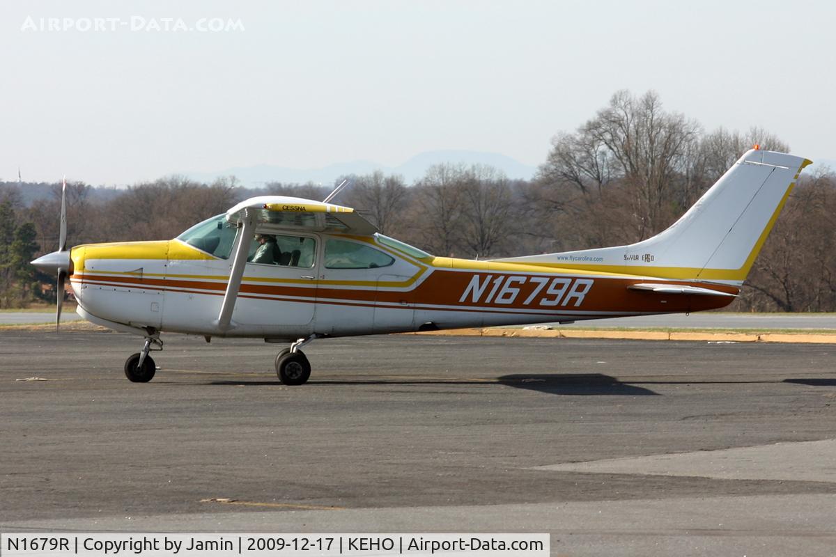 N1679R, 1978 Cessna R182 Skylane RG C/N R18200511, Why do I get the impression that it hasn't gotten a paint job in awhile?