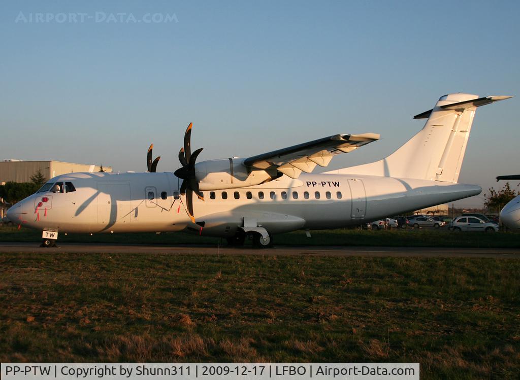 PP-PTW, 1996 ATR 42-500 C/N 510, Ex. F-WNUB from Air Deccan... Waiting his delivery...