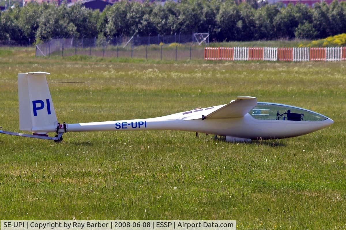 SE-UPI, Glaser-Dirks DG-600M C/N 6-45 M3, Seen here being towed out at Norrkoping.