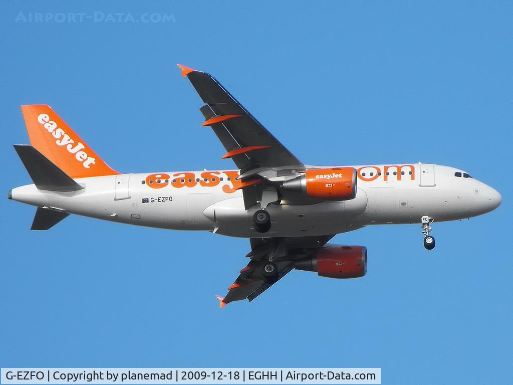 G-EZFO, 2009 Airbus A319-111 C/N 4080, Landing on 08, taken from home
