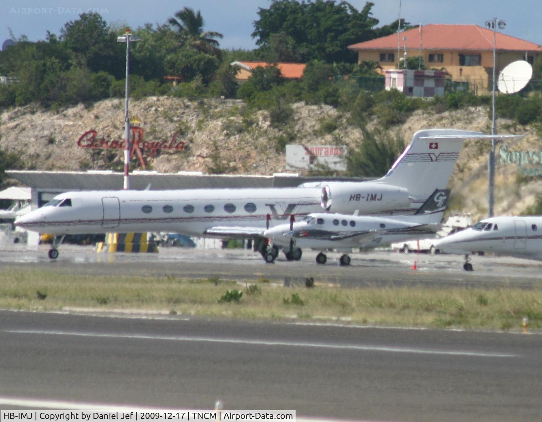 HB-IMJ, 1997 Gulfstream Aerospace Gulfstream V C/N 517, Park at the Charlie ramp just befor take off