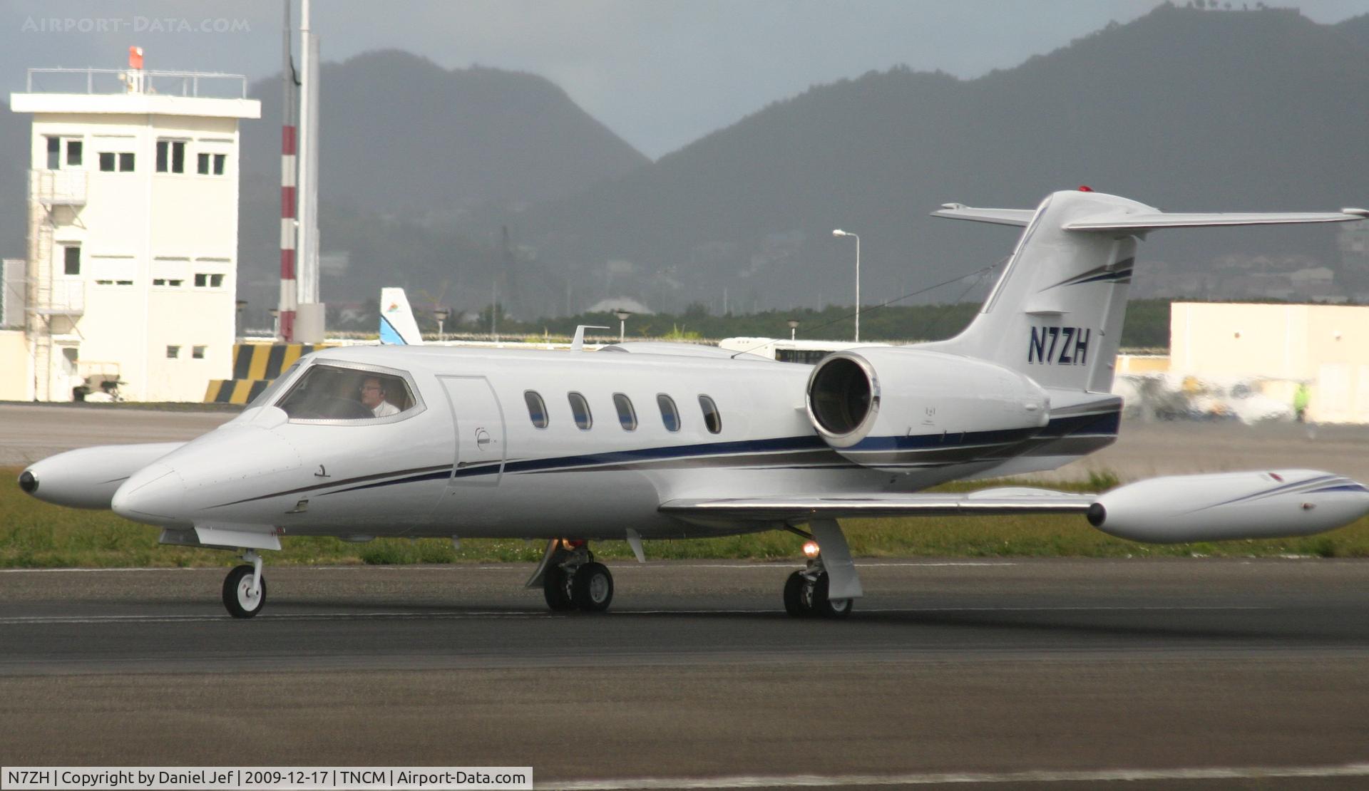 N7ZH, 1980 Gates Learjet 35A C/N 348, N7ZH back tracking runway 10 in a rush off to TNCC on a medical flight