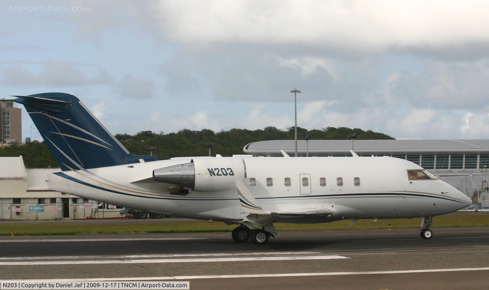 N203, 1998 Bombardier Challenger 604 (CL-600-2B16) C/N 5374, Hop A Jet N203 departing St Maarten