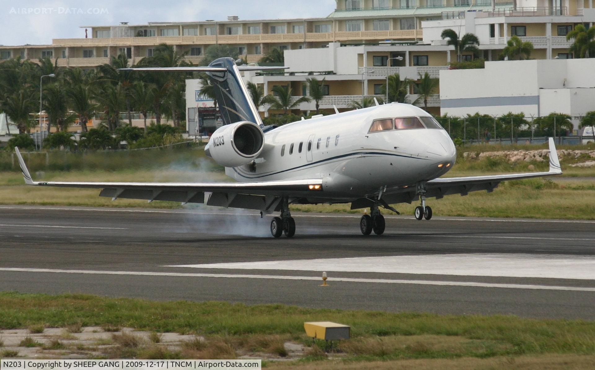 N203, 1998 Bombardier Challenger 604 (CL-600-2B16) C/N 5374, Hop A JET N203 Landing at TNCM
