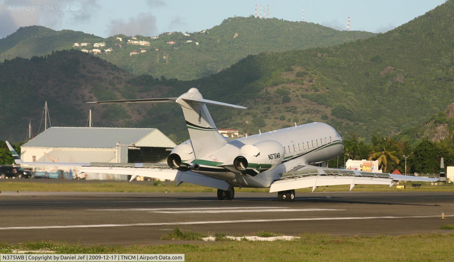 N375WB, 2008 Bombardier BD-700-1A11 Global 5000 C/N 9288, N375WB rolling out on runway 10 after landing