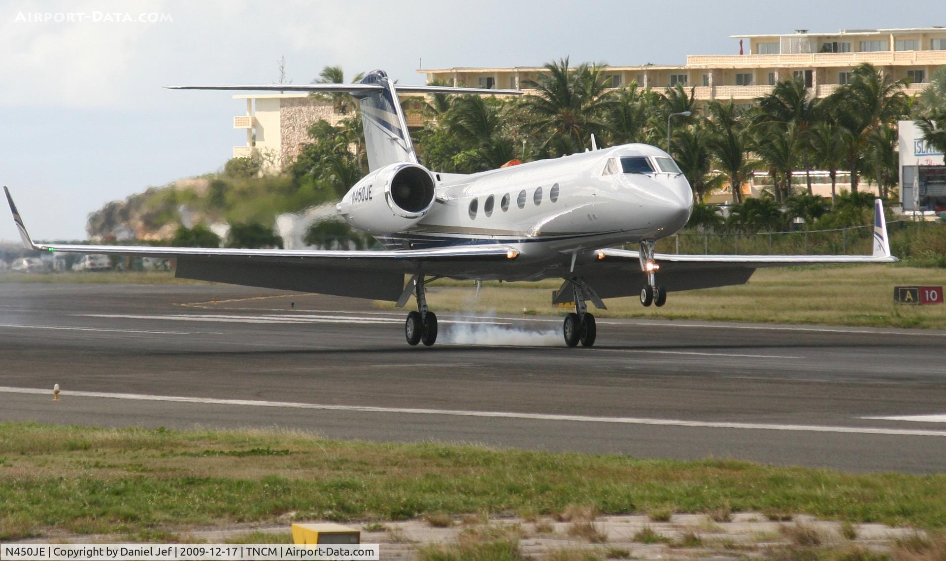 N450JE, 1993 Gulfstream Aerospace Gulfstream IV-SP C/N 1233, N450JE landing at TNCM