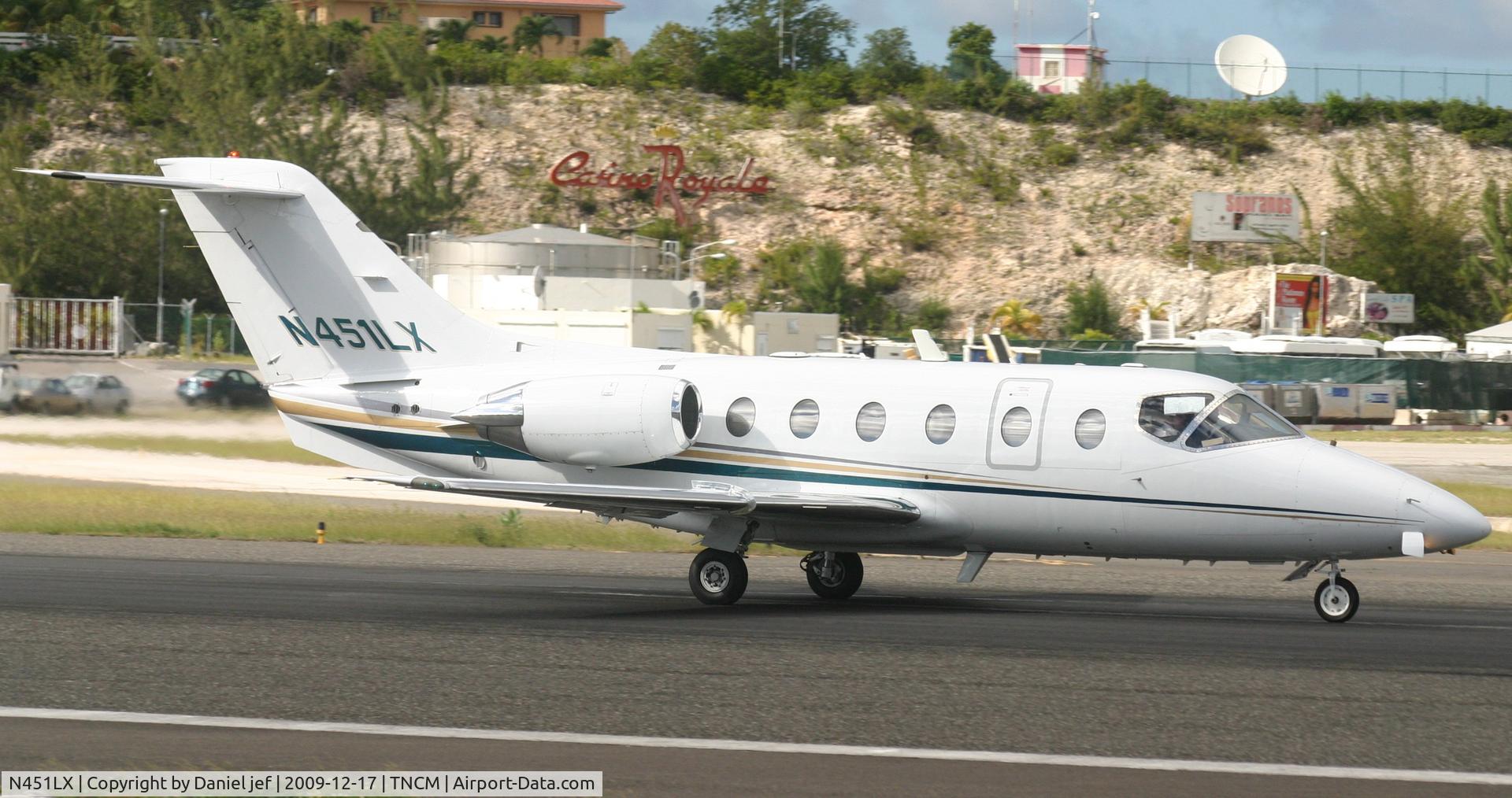 N451LX, 2001 Raytheon Beechjet 400A/Nextant N400XT C/N RK-310, N451LX departing St Maarten on runway 10