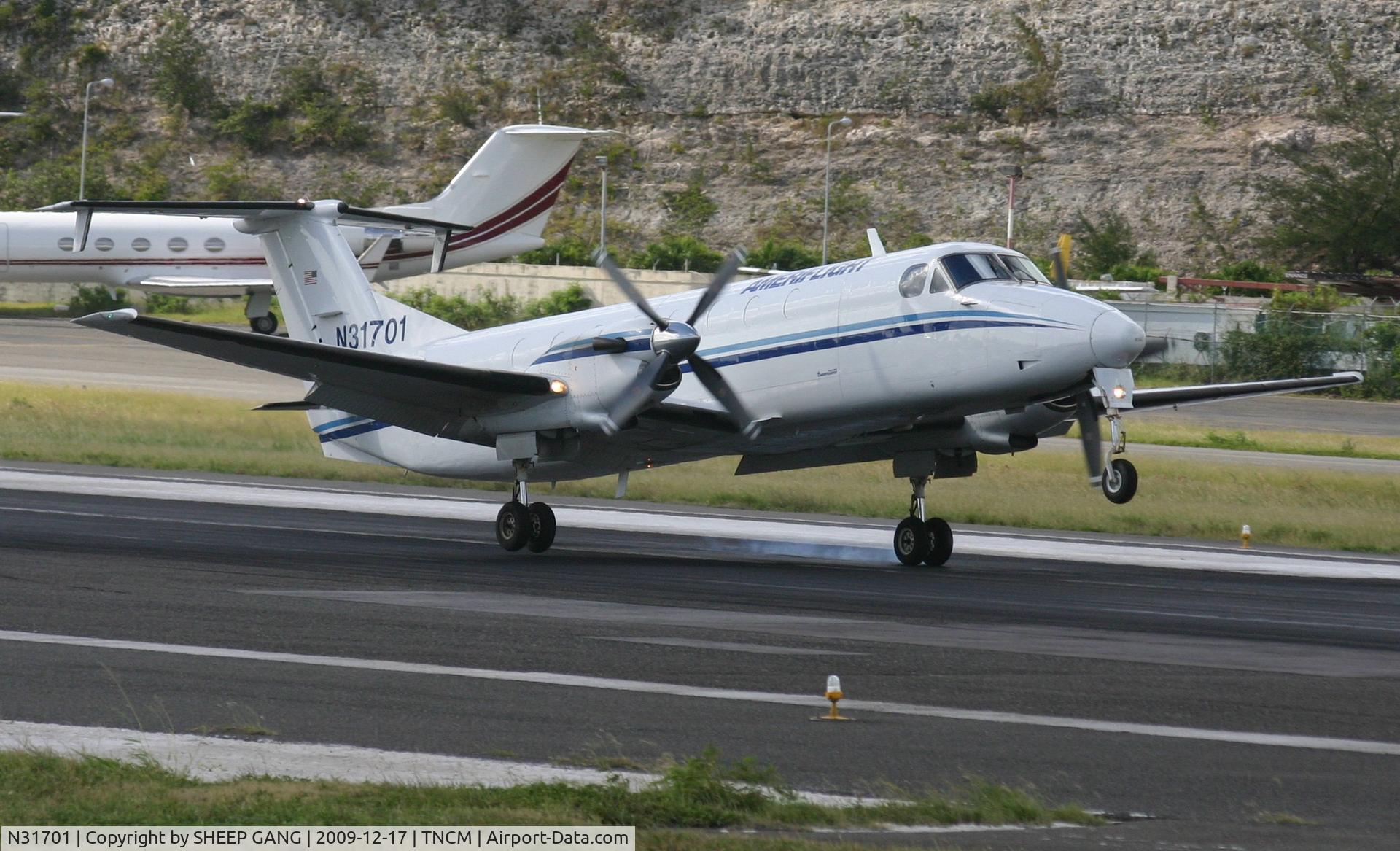 N31701, 1984 Beech 1900C C/N UB-2, Amflight N31701 landing at tncm