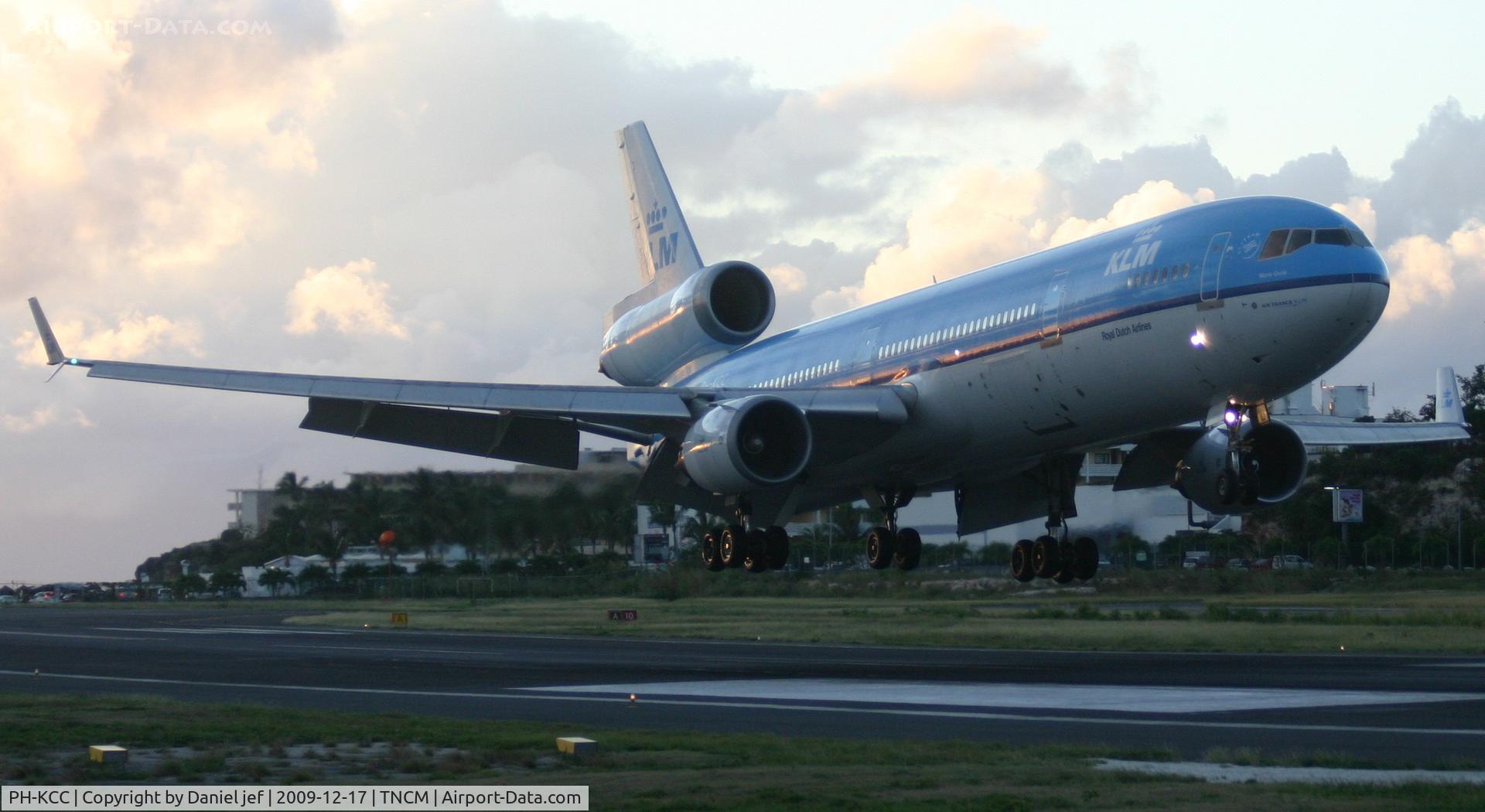 PH-KCC, 1994 McDonnell Douglas MD-11 C/N 48557, KLM MD11 Landing on a late afternoon at TNCM