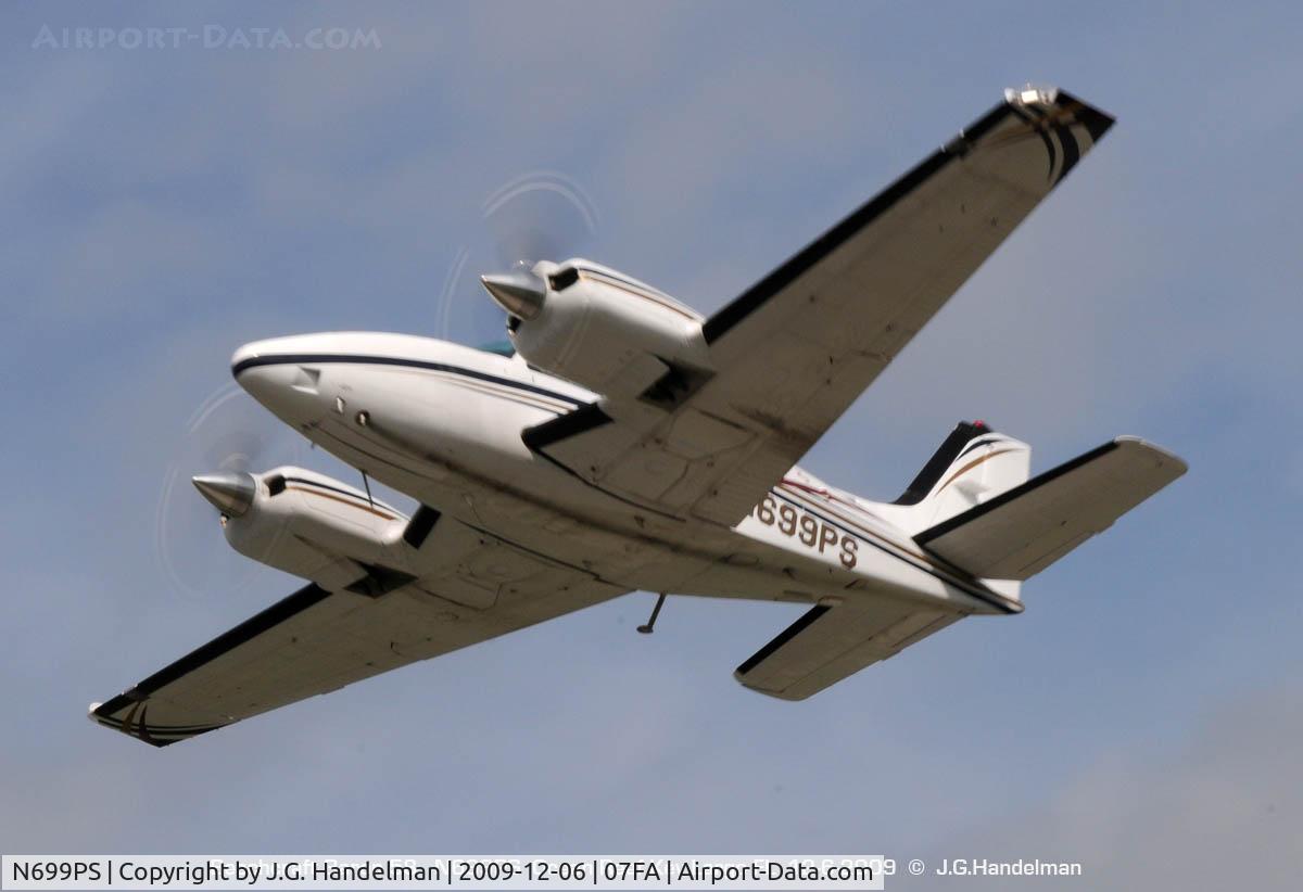 N699PS, 1998 Raytheon Aircraft Company 58 C/N TH-1856, Baron Wheels Up at Ocean Reef